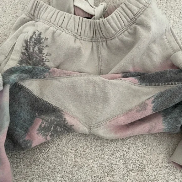 Comfy Roots Sweats - Picture 4 of 7